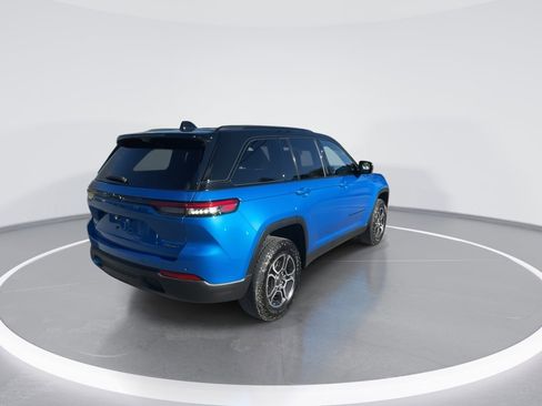 Used 2022 Jeep Grand Cherokee Trailhawk w/ Luxury Tech Group III image 20