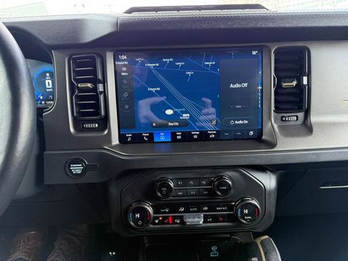 Used 2025 Ford Bronco Badlands image 19