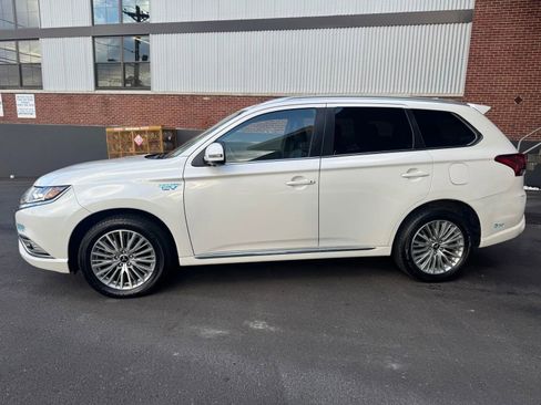 Used 2019 Mitsubishi Outlander SEL image 3