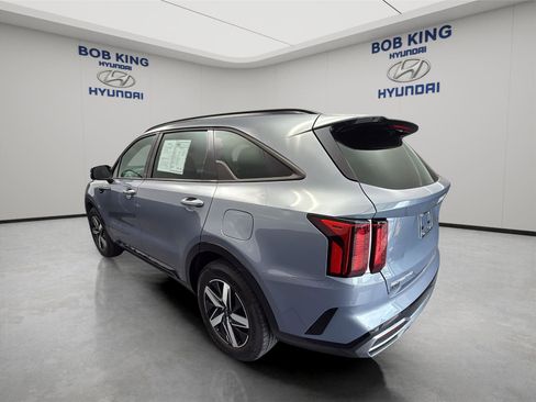 Used 2023 Kia Sorento S w/ Panoramic Sunroof Package FWD image 3