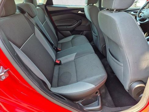 Used 2014 Ford Focus SE w/ SE Winter Package FWD image 19