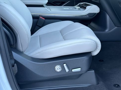New 2026 Lincoln Navigator Reserve AWD/4WD image 12