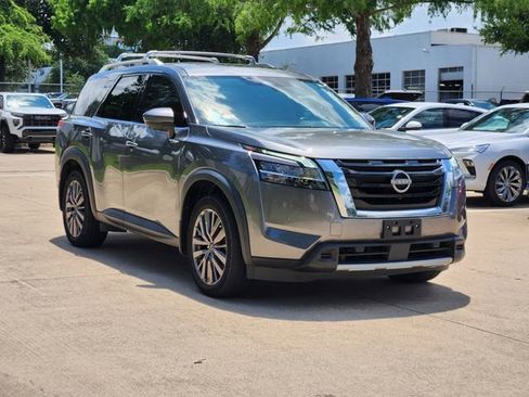 Used 2023 Nissan Pathfinder SL w/ SL Premium Package FWD image 4