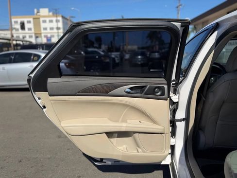Used 2019 Lincoln MKZ Reserve FWD image 29