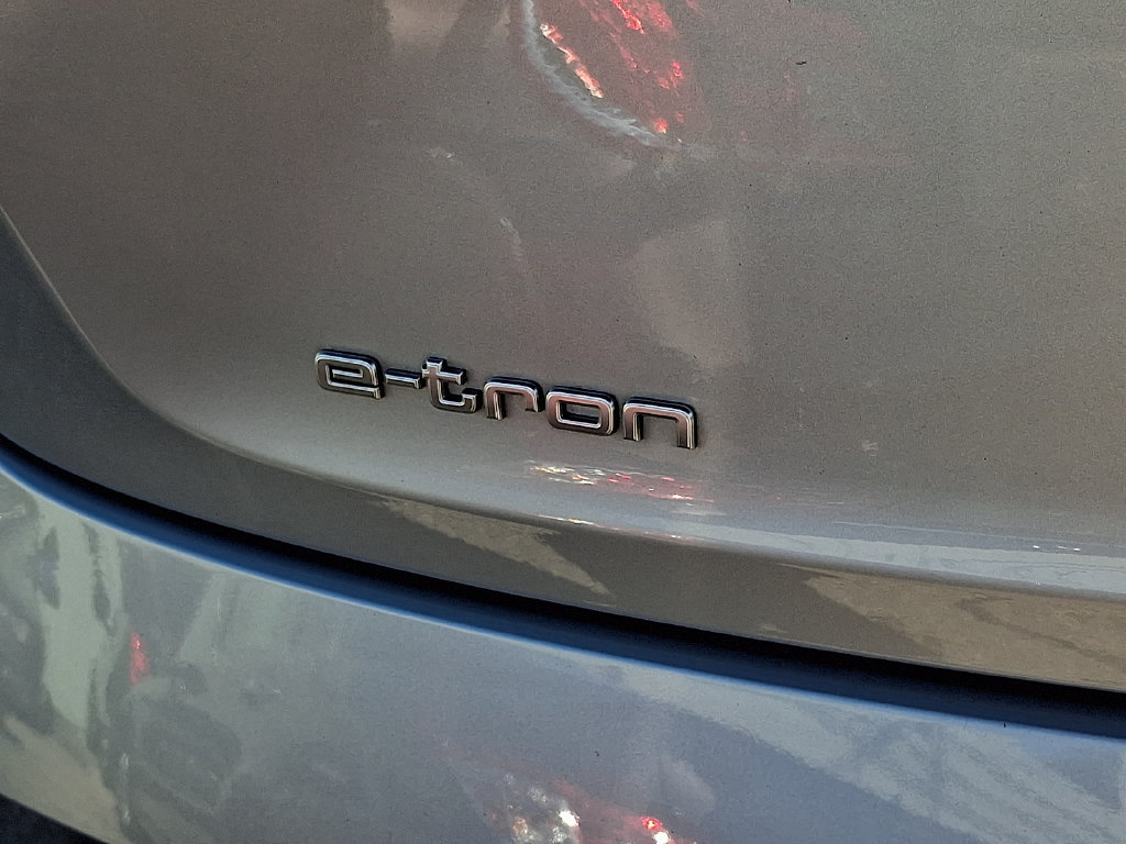 Certified 2023 Audi e-tron Premium Plus AWD/4WD image 32