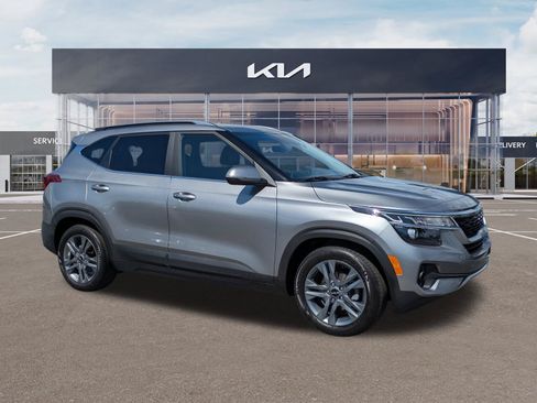 Certified 2023 Kia Seltos S FWD image 2
