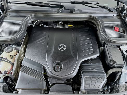 Used 2025 Mercedes-Benz GLS 450 4MATIC image 34