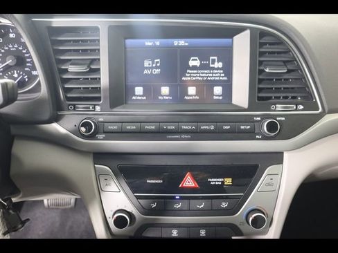 Used 2017 Hyundai Elantra SE image 25