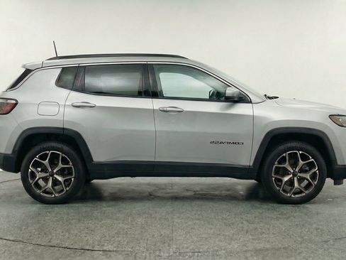 Used 2025 Jeep Compass Limited AWD/4WD image 11