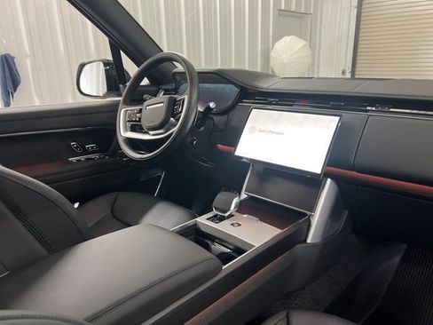 Used 2025 Land Rover Range Rover SE AWD/4WD image 19