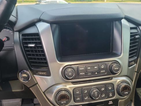 Used 2019 Chevrolet Suburban LT image 15