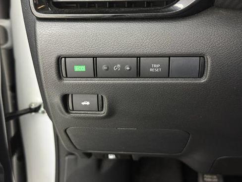 Used 2024 Nissan Sentra SV FWD image 14