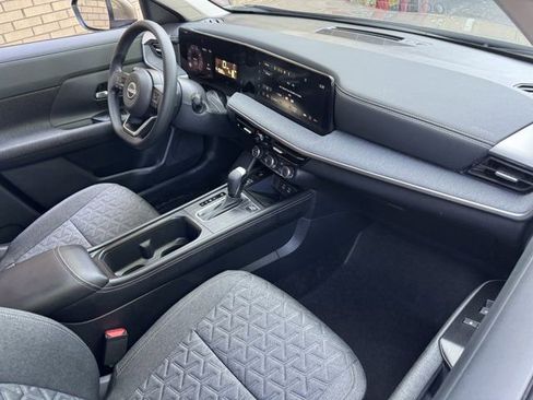 Used 2025 Nissan Kicks SV AWD/4WD image 17