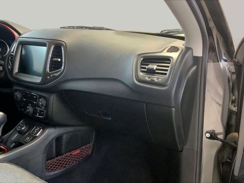Used 2019 Jeep Compass Trailhawk AWD/4WD image 17