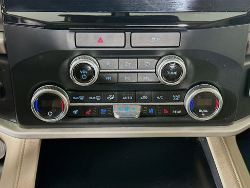 Used 2023 Ford Expedition Max XLT image 23