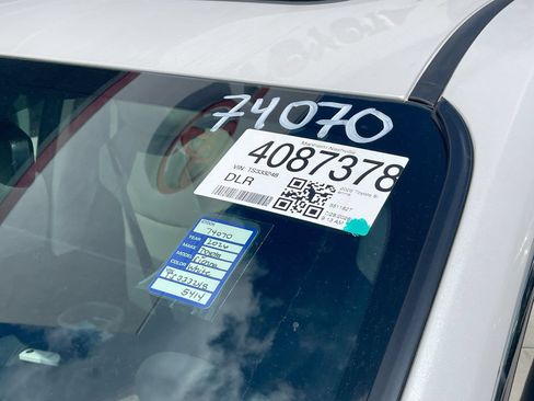 Used 2026 Toyota Sienna Limited FWD image 3
