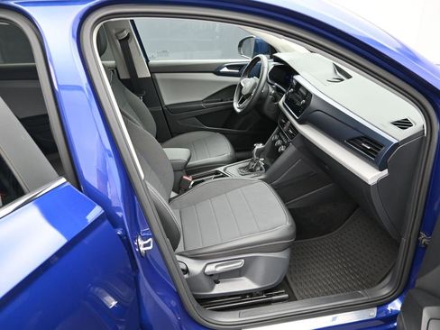 Used 2023 Volkswagen Taos SE image 24