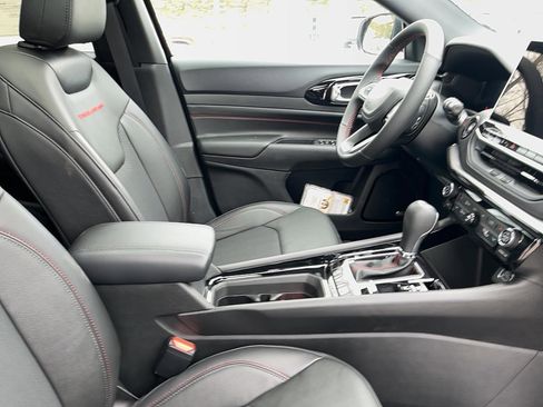 New 2026 Jeep Compass Trailhawk w/ Sun, Sound & Navigation Group image 17