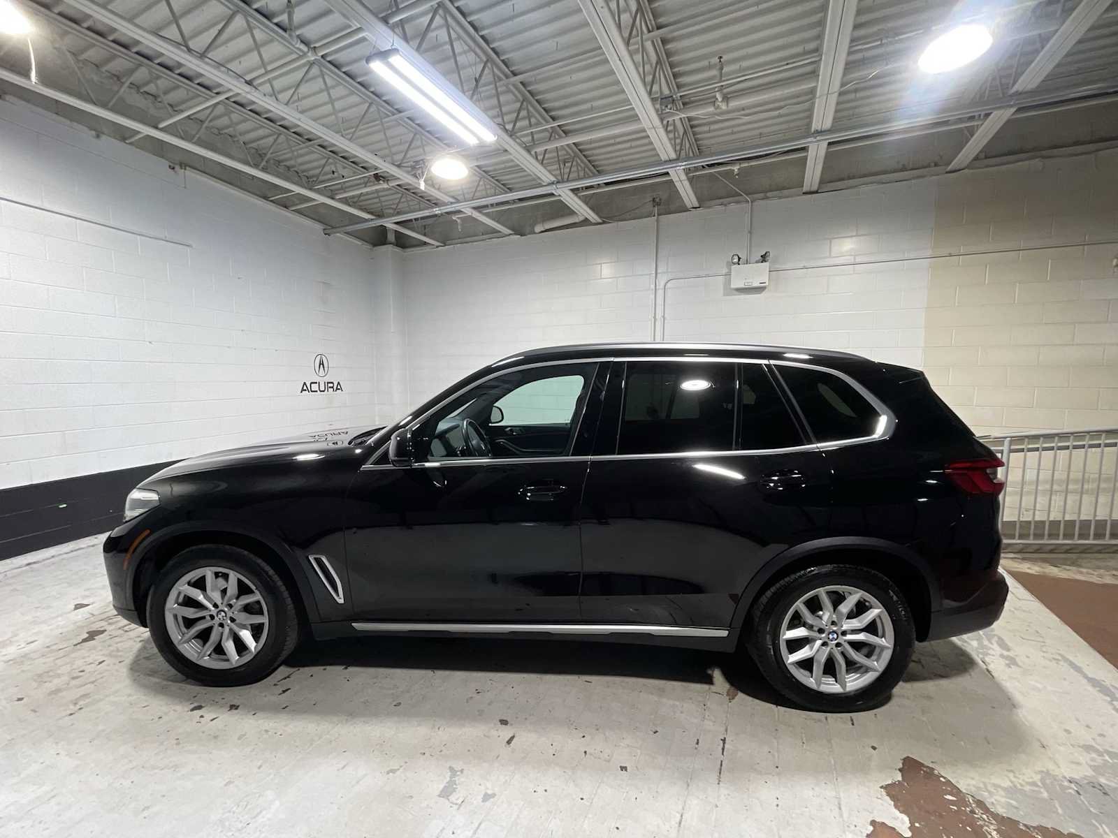 Used 2019 BMW X5 xDrive40i w/ Premium Package 2 AWD/4WD image 3