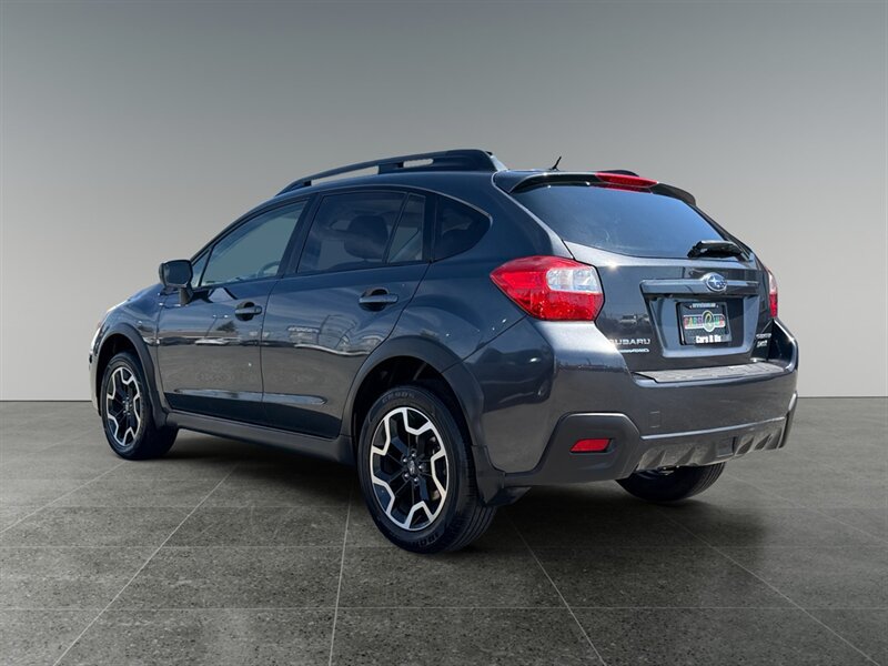 Used 2017 Subaru Crosstrek 2.0i Premium AWD/4WD image 3