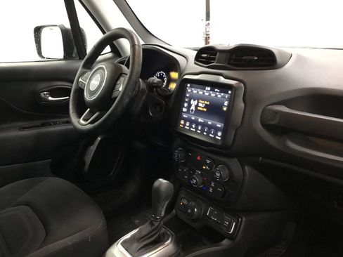 Used 2022 Jeep Renegade Latitude w/ Convenience Group AWD/4WD image 25