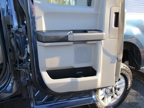 Used 2017 Ford F250 XLT w/ FX4 Off-Road Package image 27