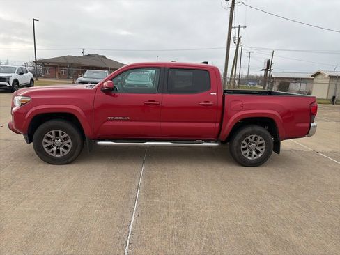 Used 2019 Toyota Tacoma 2WD Double Cab image 2