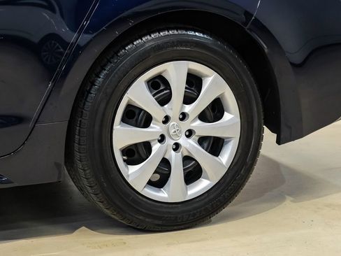 Used 2022 Toyota Corolla LE image 52