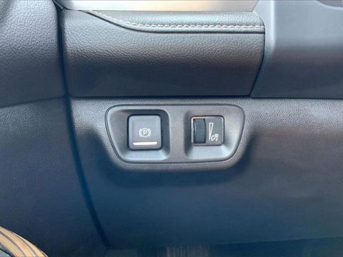 Used 2023 GMC Acadia SLE image 30