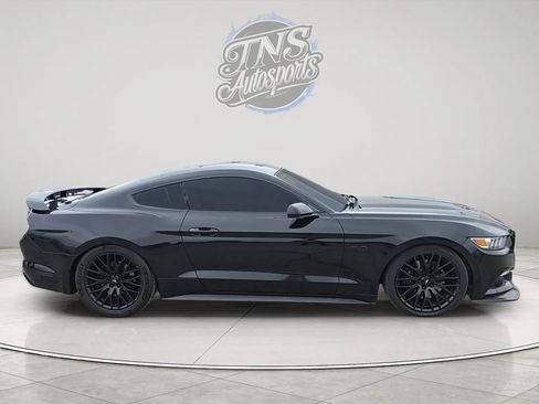 Used 2017 Ford Mustang GT RWD image 4