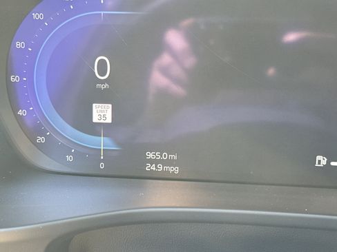 Used 2024 Volvo XC40 B5 Core image 21