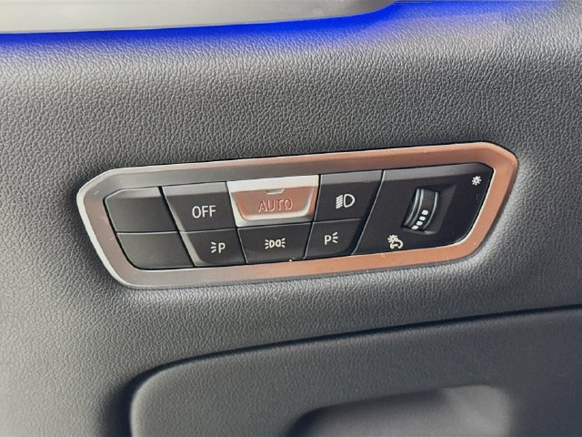 Used 2022 BMW X5 M50i w/ Parking Assistance Package AWD/4WD image 10
