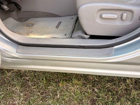 Used 2010 Toyota Highlander SE image 16