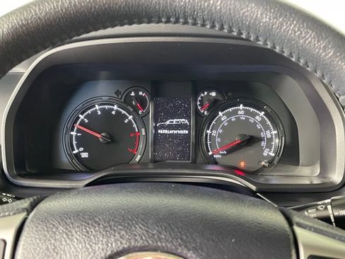 Used 2022 Toyota 4Runner SR5 Premium w/ Moonroof Package AWD/4WD image 5