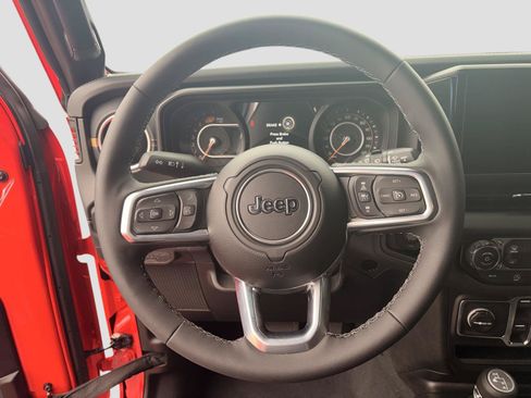 Used 2026 Jeep Wrangler Unlimited Sahara AWD/4WD image 14
