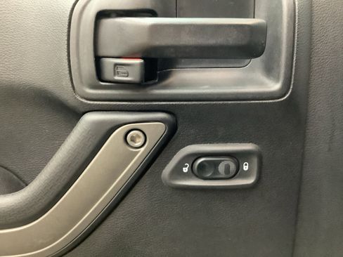 Used 2018 Jeep Wrangler Unlimited Sport S image 17