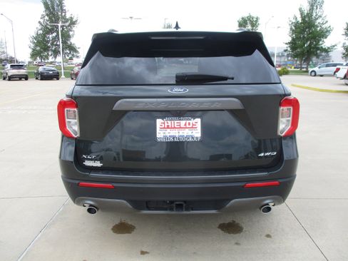 Used 2024 Ford Explorer XLT w/ Equipment Group 202A AWD/4WD image 5
