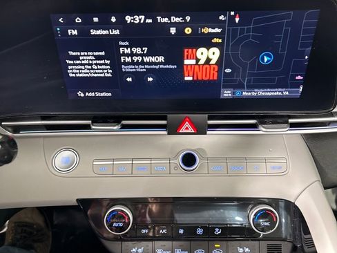 Used 2023 Hyundai Elantra Limited image 14