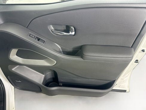 Used 2024 Nissan Frontier SL image 29