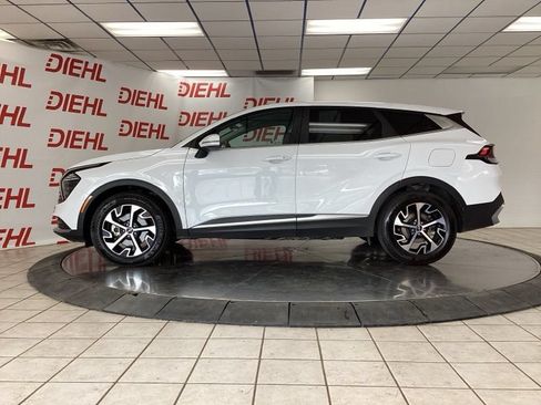 Used 2024 Kia Sportage EX FWD image 3