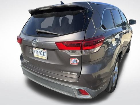 Used 2017 Toyota Highlander Limited AWD/4WD image 3