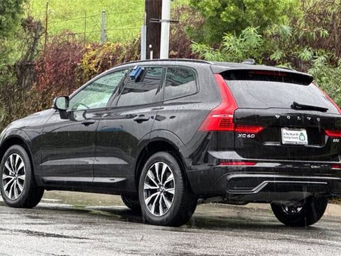 Used 2025 Volvo XC60 B5 Plus image 6