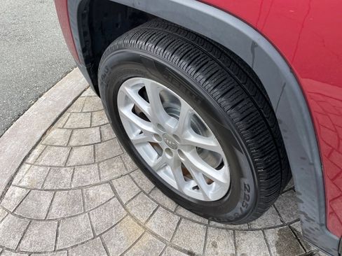 Used 2017 Jeep Cherokee Sport image 27