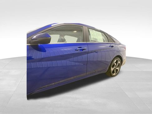Used 2023 Hyundai Elantra Limited w/ Cargo Package FWD image 9