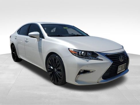 Used 2016 Lexus ES 350 w/ Premium Package w/Wood Trim FWD image 3