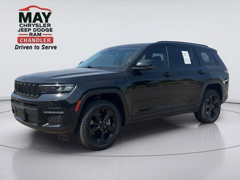 Used 2023 Jeep Grand Cherokee L Limited w/ Black Appearance Package AWD/4WD image 3