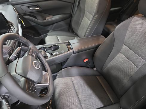 New 2026 Nissan Rogue SV w/ Cold Weather Package FWD image 15