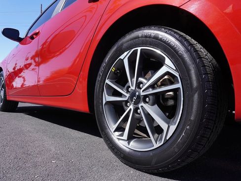 Used 2022 Kia Forte LXS w/ LXS Technology Package image 6