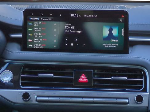 Used 2025 Genesis G70 2.5T image 16