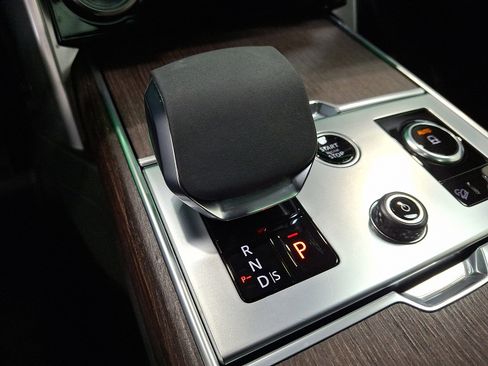 Certified 2023 Land Rover Range Rover SE image 13